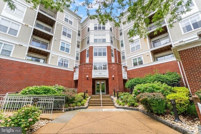 Building Photo - 1645 International Dr Unit 104 Rental