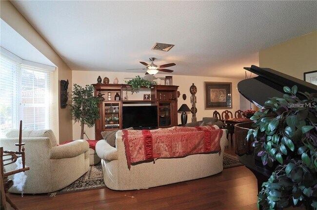 Photo - 2929 Mayflower St