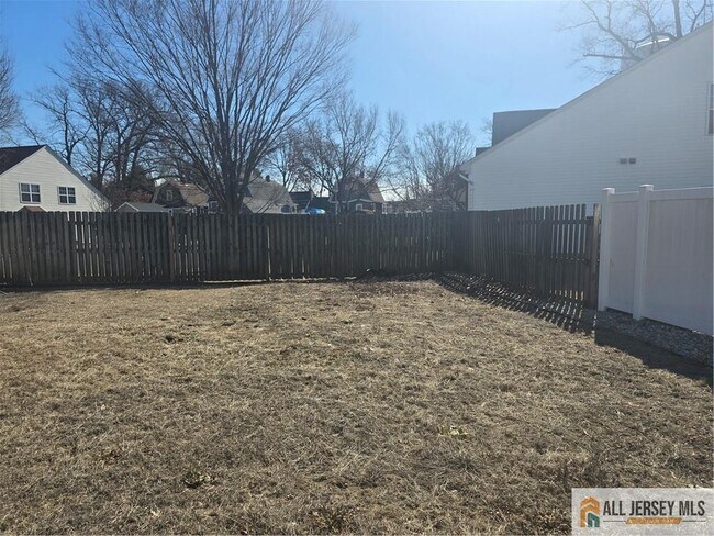 Photo - 23 Maple St