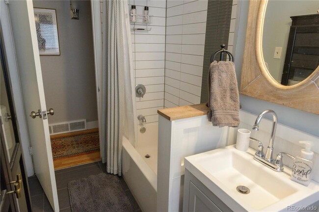 Photo - 932 S Holly St