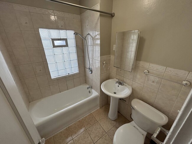 Photo - 2473 N 46th St