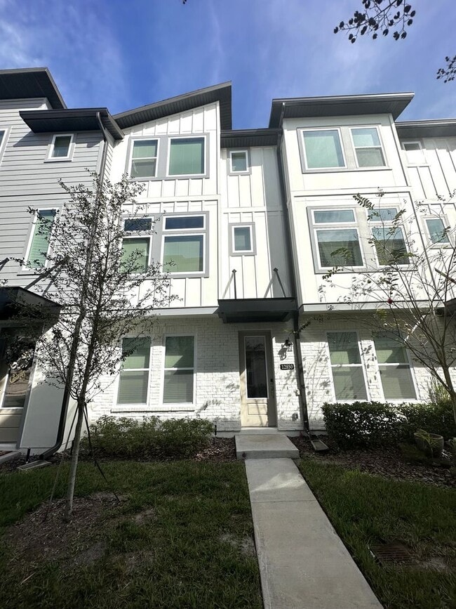 Building Photo - Available 8/10!! Luxury 3 story townhouse in the heart of Laureate Park