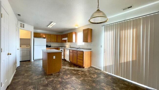 Photo - Upper 2 bed, 2 bath Condo on Leland for rent!