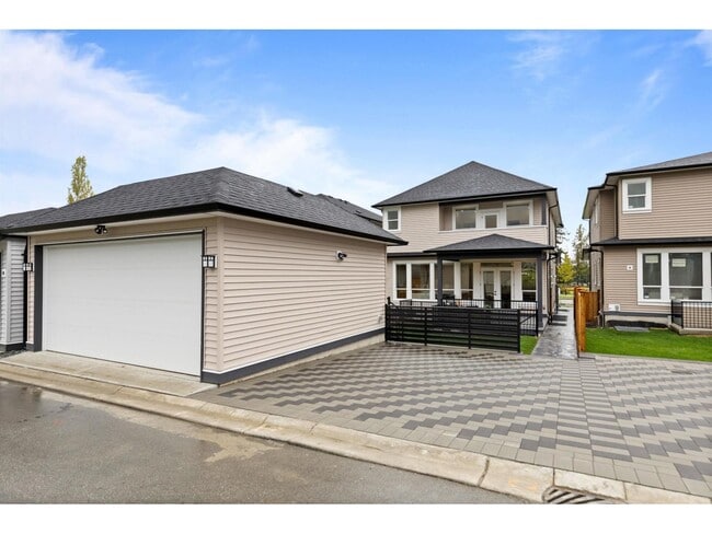 Photo - 20162-20182 82 Ave