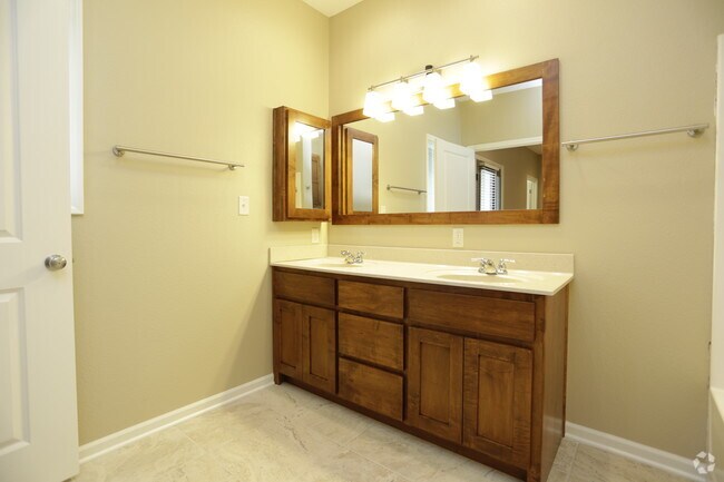 2BR, 2.5BA - River Birch On the Bluff_1500 SF