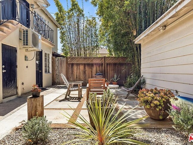 2004 Oak St Unidad A