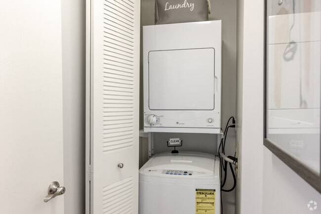 1BR, 1BA - 677SF - Laundry
