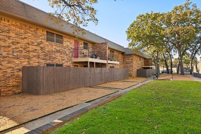 forest-ridge-apartments-denton-tx-two-bedroom-private-fenced-backyard