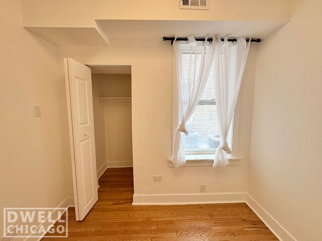 Photo - 956 N Winchester Ave Unit 3E