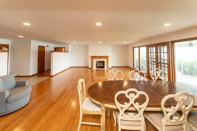 Photo - 603 W Water St