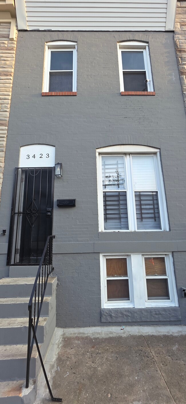 Building Photo - 3423 E Lombard St