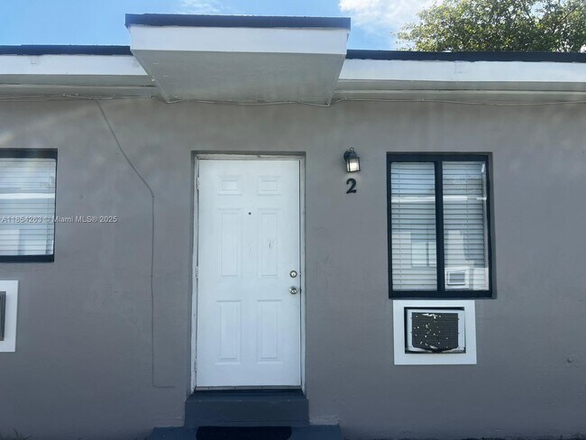 Photo - 2090 NW 31st St Unidad 2