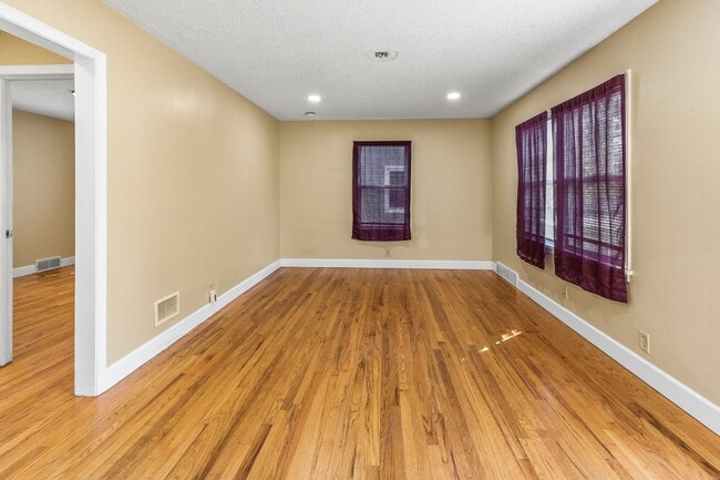 Photo - Charming 3Bedroom/2Bath