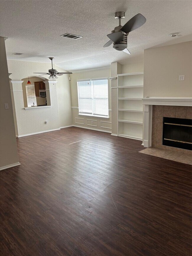 Photo - 1403 Haley Gray Dr