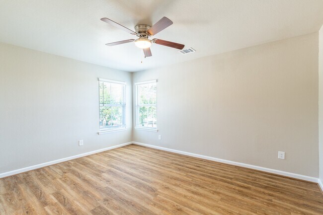 Photo - 231 Park Place Cir