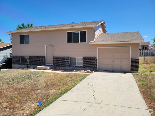 Building Photo - 4 Bed 2 Bath Allowing Pets - Available Now... Rental