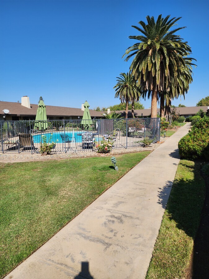 Halekulani Apartments - 330 W Shields Ave Unit 330