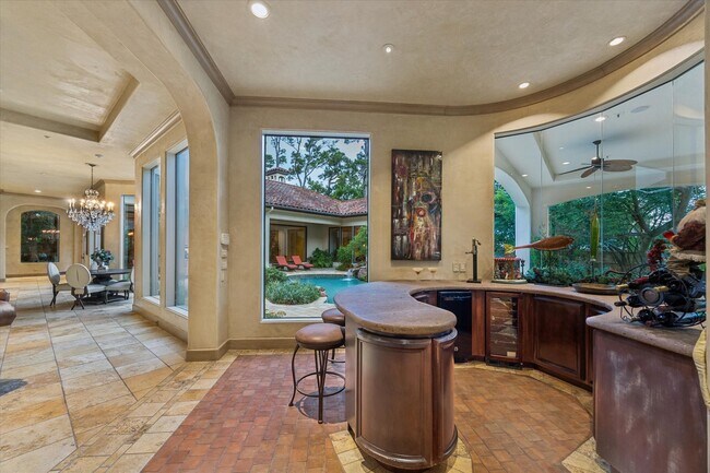 2 Lacewood Ln