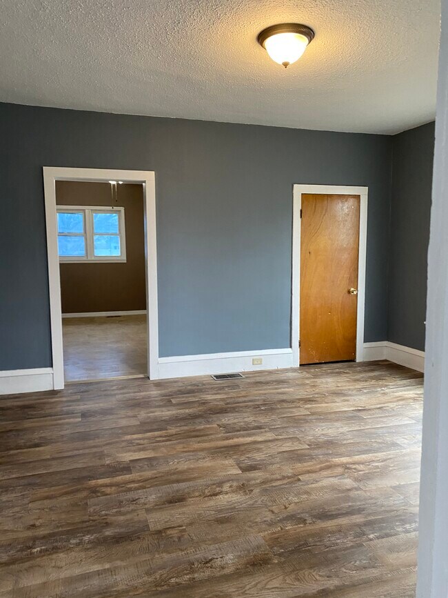 Photo - 819 Johnson St