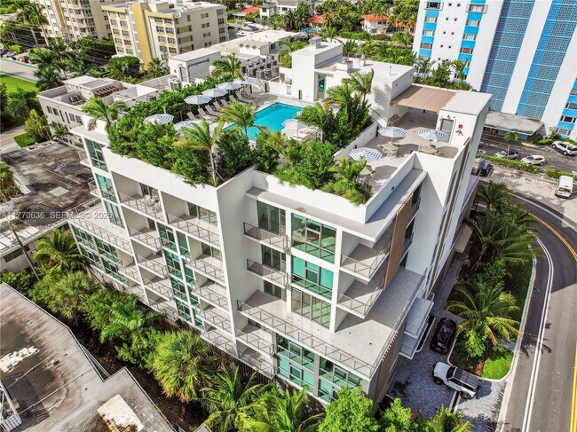 Building Photo - 10281 W Bay Harbor Dr Unit 301