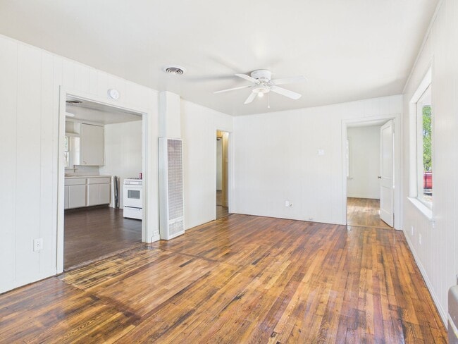 Photo - 106 N Virginia St