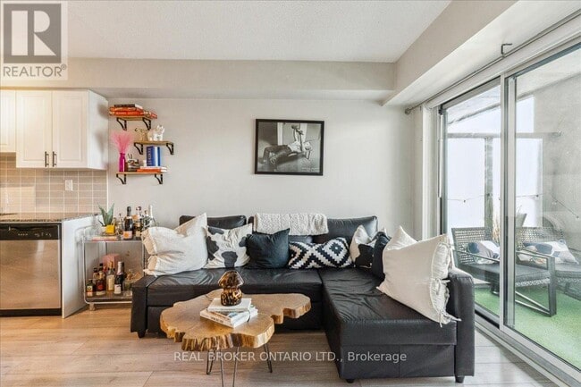 Photo - 1215 Bayly St Unit 401