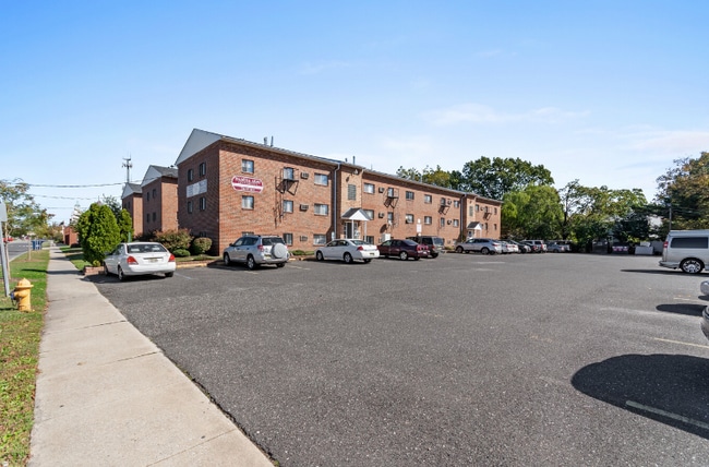 Building Photo - 50 W Broad St