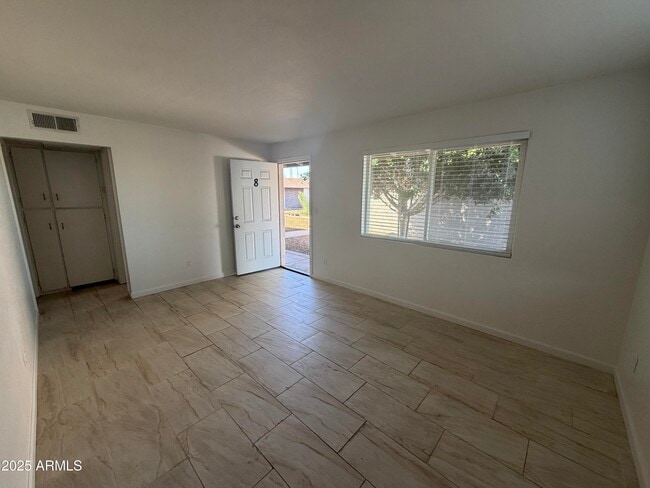 Photo - 625 E Broadway Rd