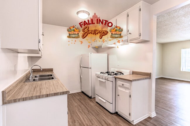 2 BR , 1 BA - Kitchen - Petrol East Rental