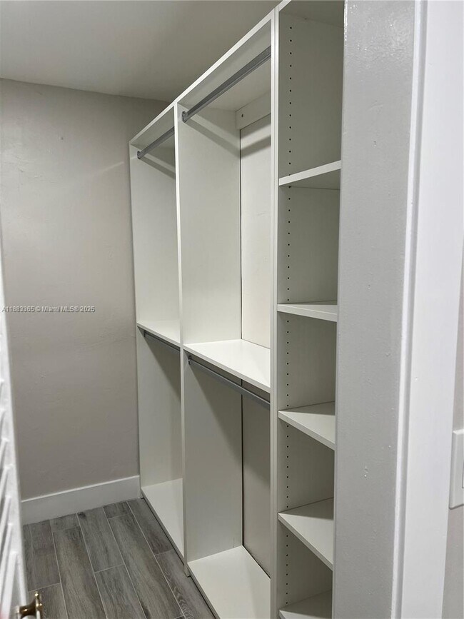 Photo - 1200 Mariposa Ave Unidad D102 Rental