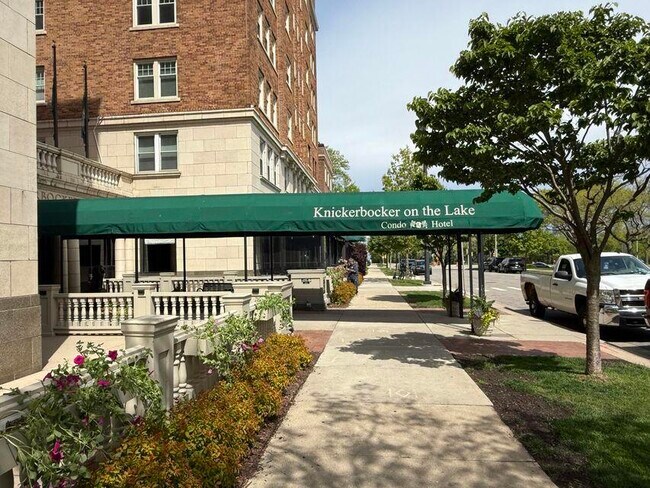 Photo - 1028 E Juneau Ave Apartamento