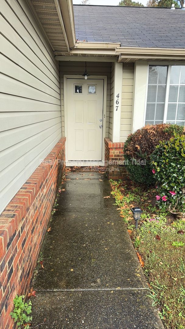 Photo - 467 Springmont Ct