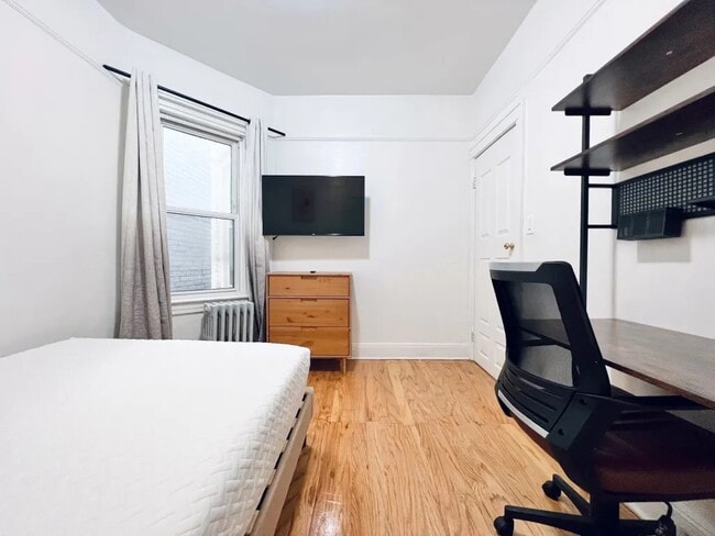 Photo - Furnished room/NOT APARTMENT Unit 1FL