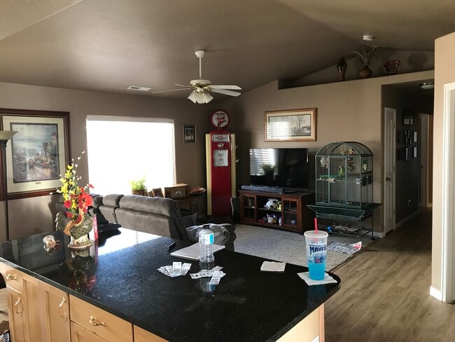 Building Photo - 524 S Indian Hills Dr Unit #9