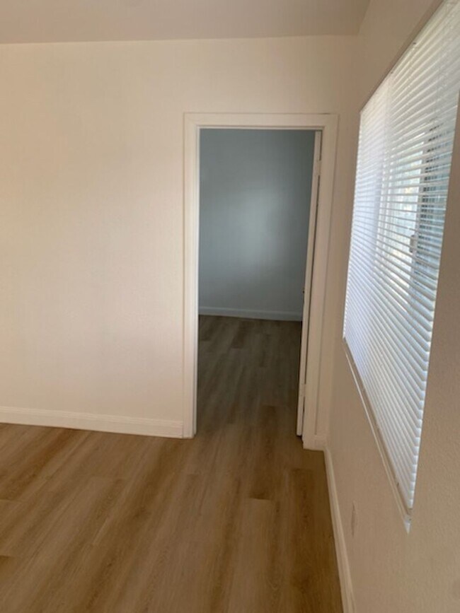 Photo - 9815/9817 HOLMES AVENUE Unit 9815