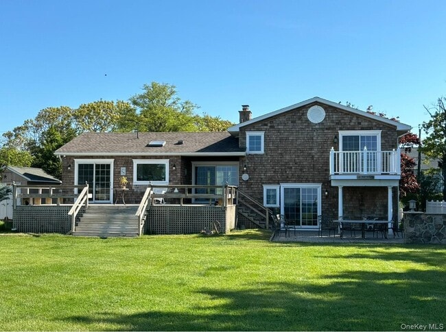 8 Bay Rd