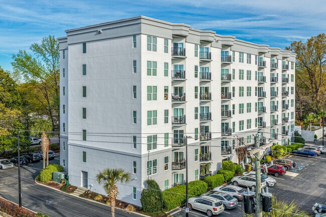 Building Photo - Devine & Heidt