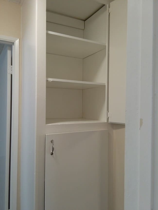 Armario para ropa blanca en los pasillos - Villa Royale Apartments