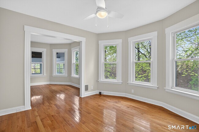 Photo - 95 Parrott Ave