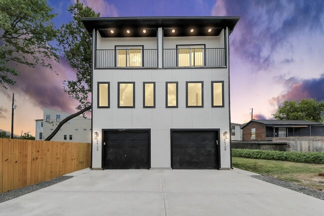 Building Photo - 4410 Allen St Unit B