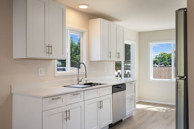 Photo - Beautiful 4 bedroom, 2 bathroom home in Lents Neighborhood!