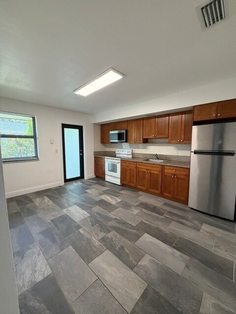 Photo - 408 SW 8th St