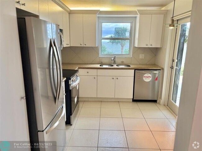 Building Photo - 1200 Hibiscus Ave Unit 305 Rental