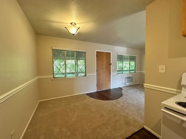 5484 Carlson Dr