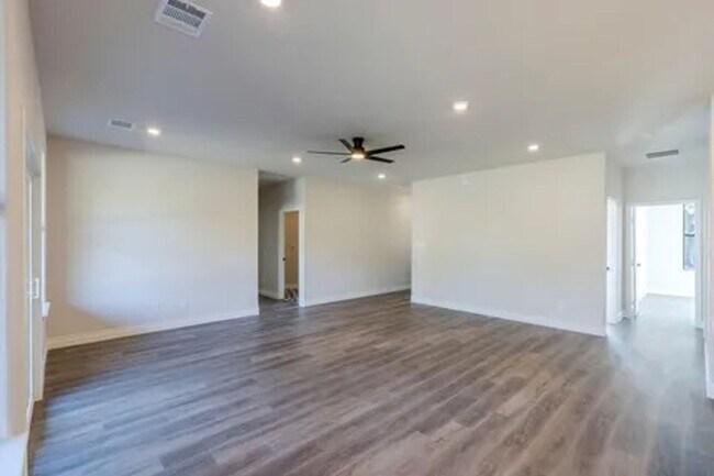 Photo - 5713 Stonegate Cir