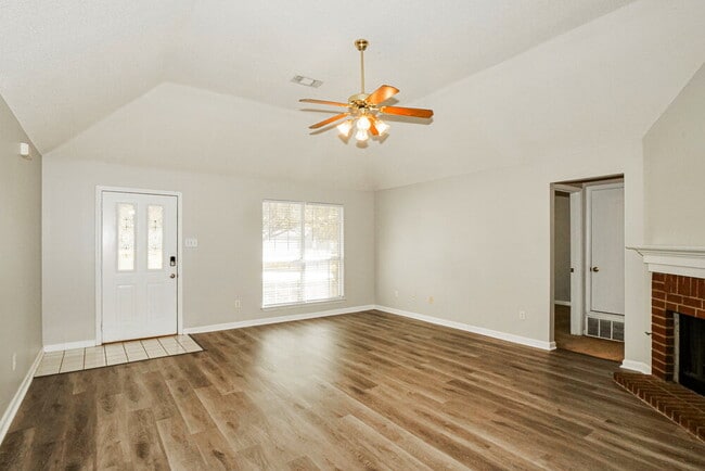 Photo - 75 Oakridge Cove