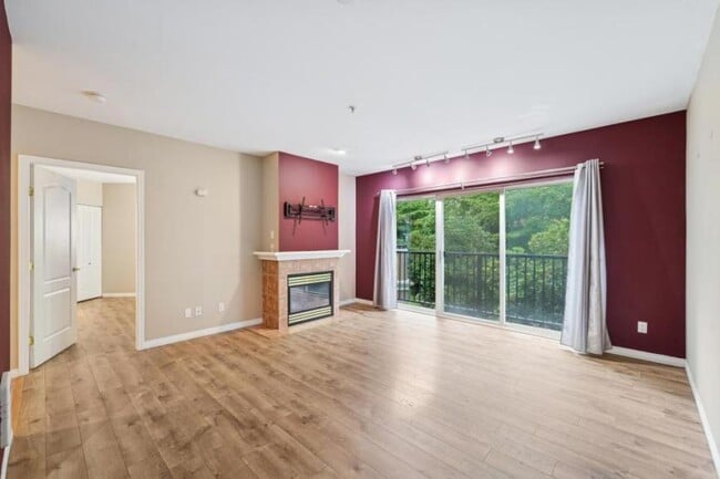 Photo - 2 bedroom in Kirkland WA 98034 Unit 114