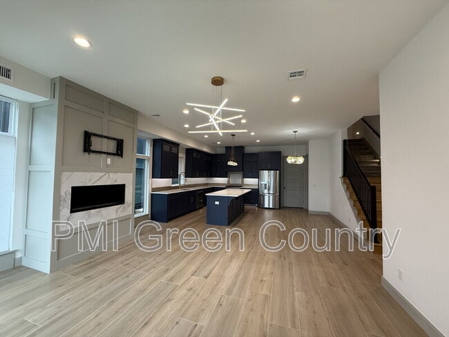 Photo - 130 E Elgin St