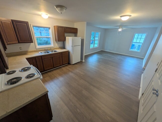 Photo - 549 Stevens St