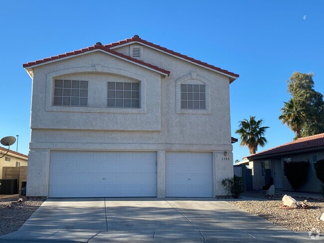 Building Photo - 4 bedroom home with pool!!!!